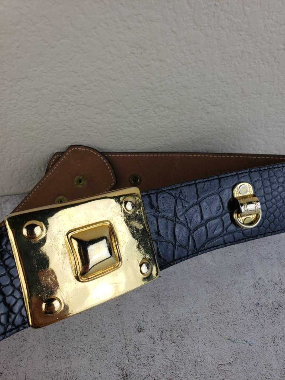 Vintage Streets Ahead Leather Belt Chic Embossed Art Deco Gold Hardware D-Rings - Picture 3 of 12